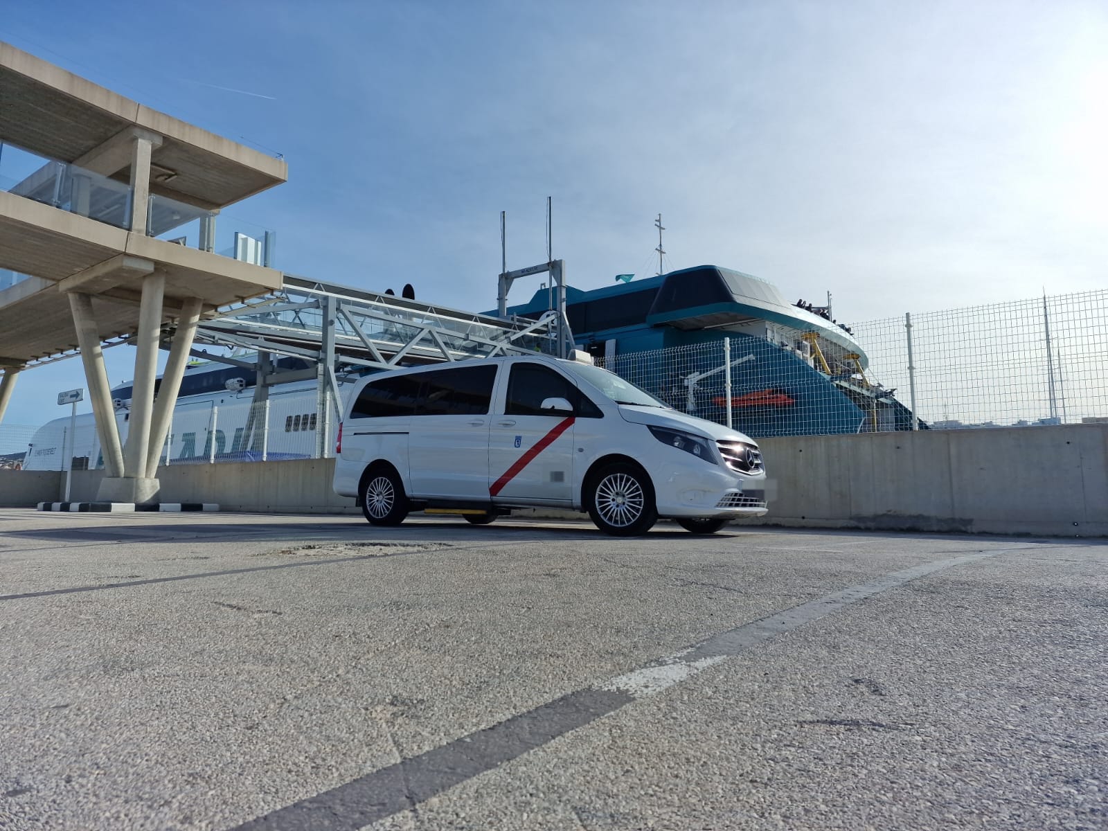 Mercedes Vito en zona portuaria